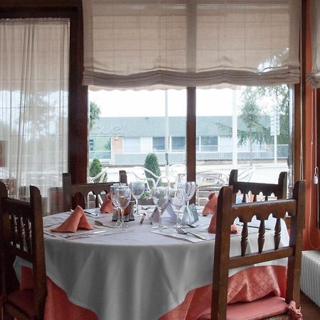 Hostal Montserrat Tona Zewnętrze zdjęcie