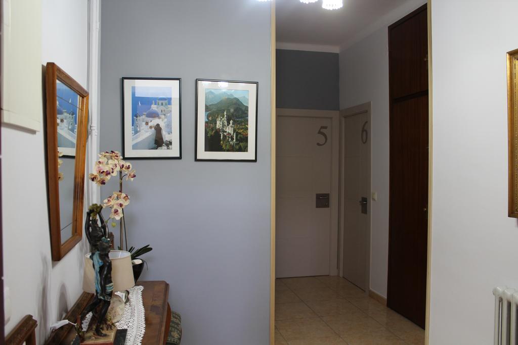 Hostal Montserrat Tona Zewnętrze zdjęcie