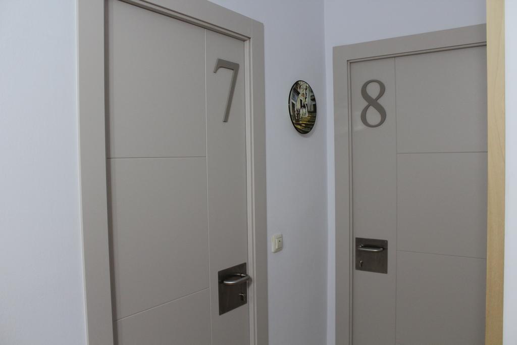 Hostal Montserrat Tona Zewnętrze zdjęcie