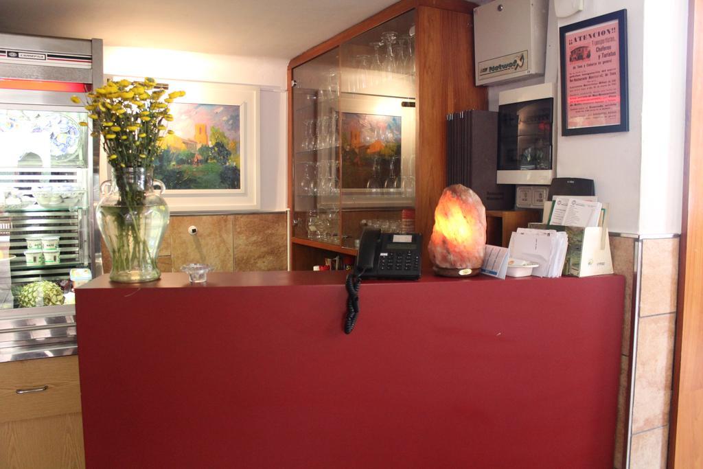 Hostal Montserrat Tona Zewnętrze zdjęcie