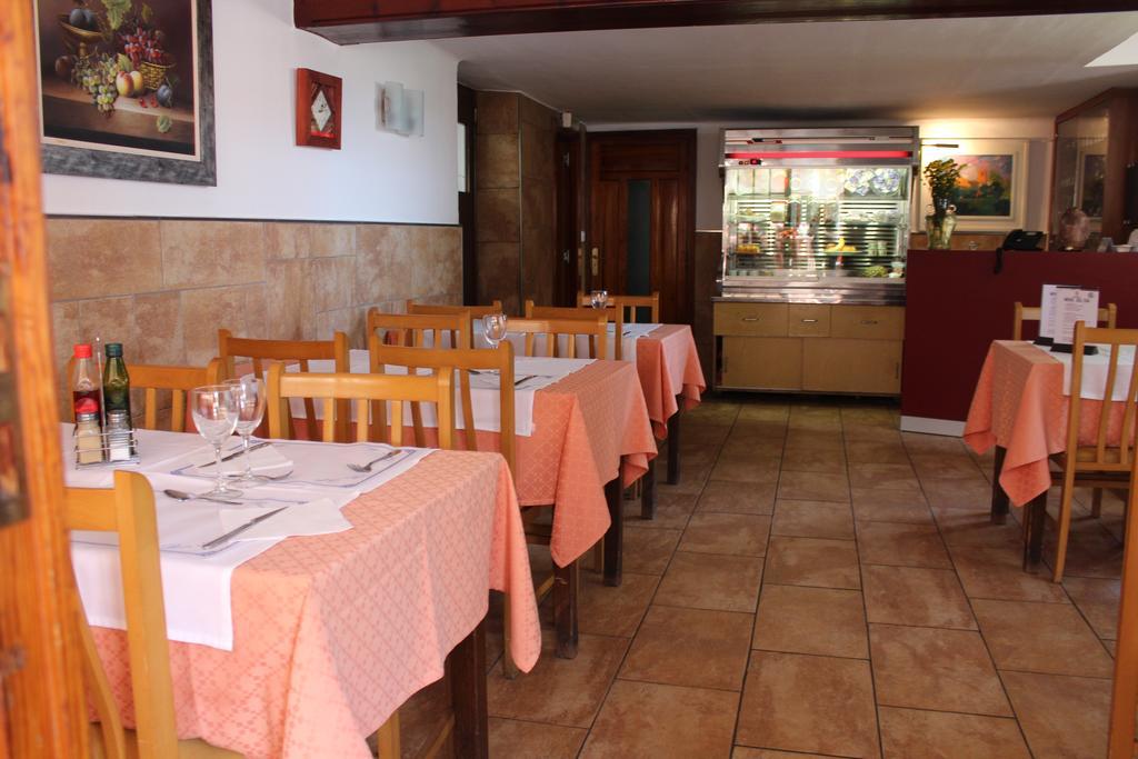 Hostal Montserrat Tona Zewnętrze zdjęcie