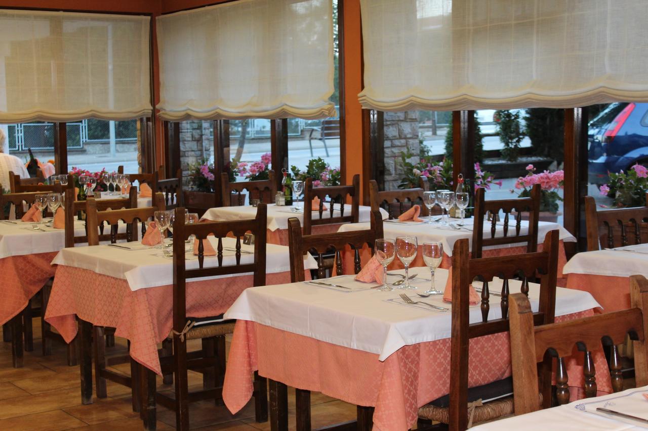 Hostal Montserrat Tona Zewnętrze zdjęcie