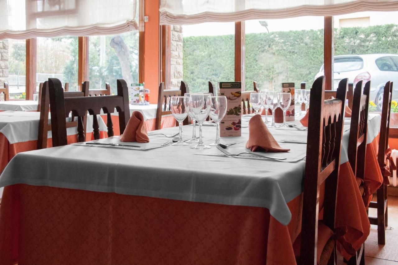 Hostal Montserrat Tona Zewnętrze zdjęcie