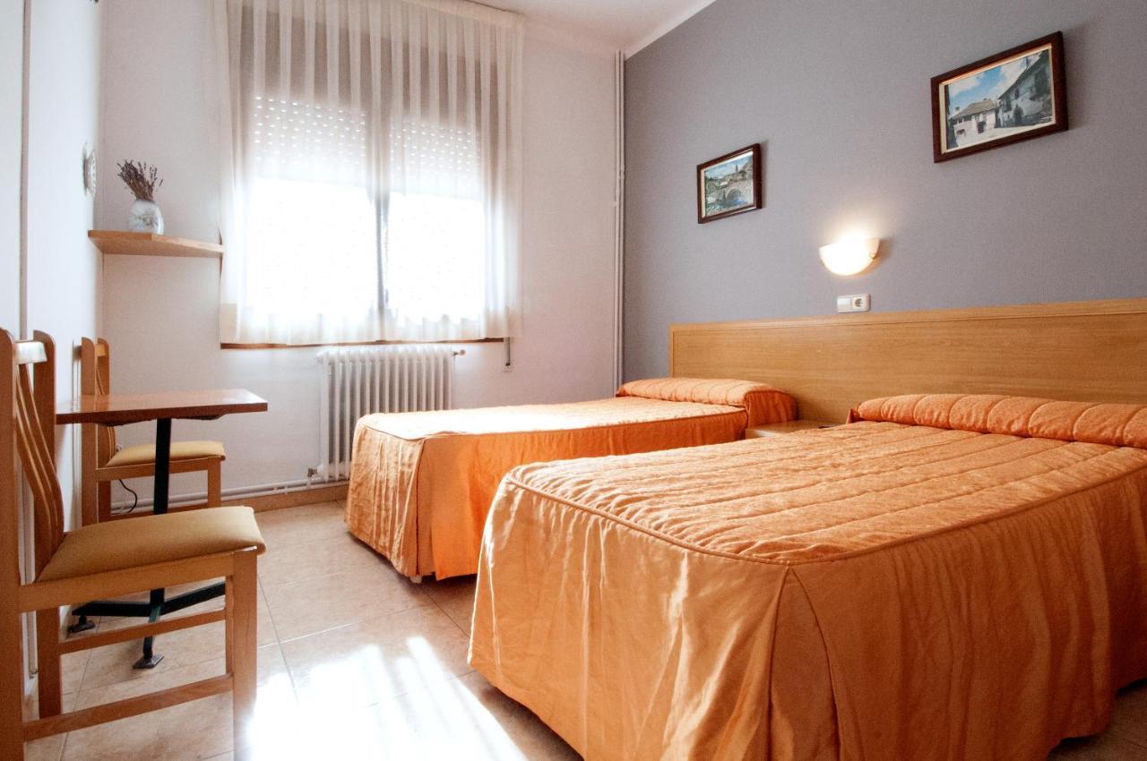 Hostal Montserrat Tona Pokój zdjęcie